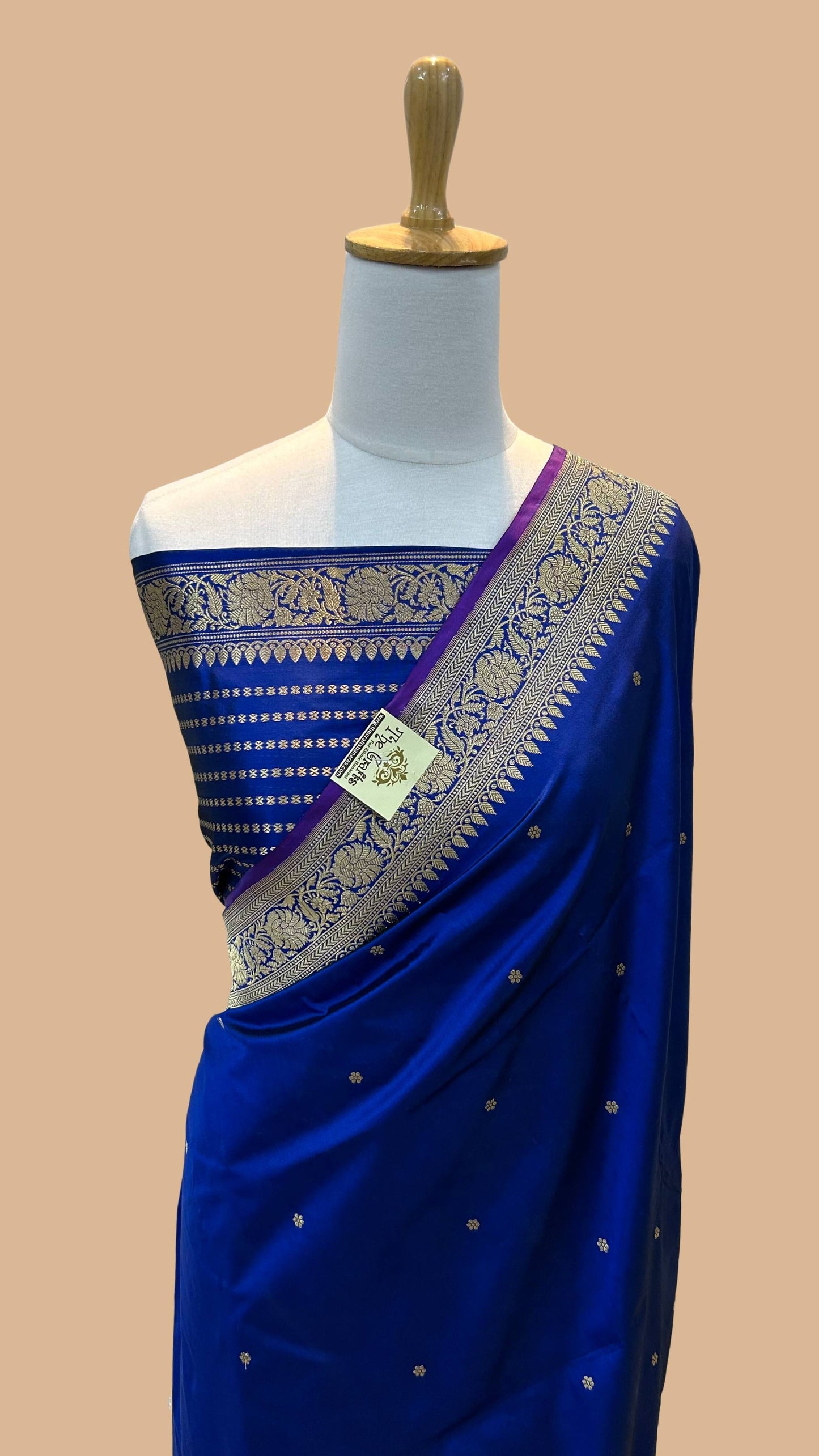 Pure Katan Silk Handloom Banarasi Saree - with kadhua border buti