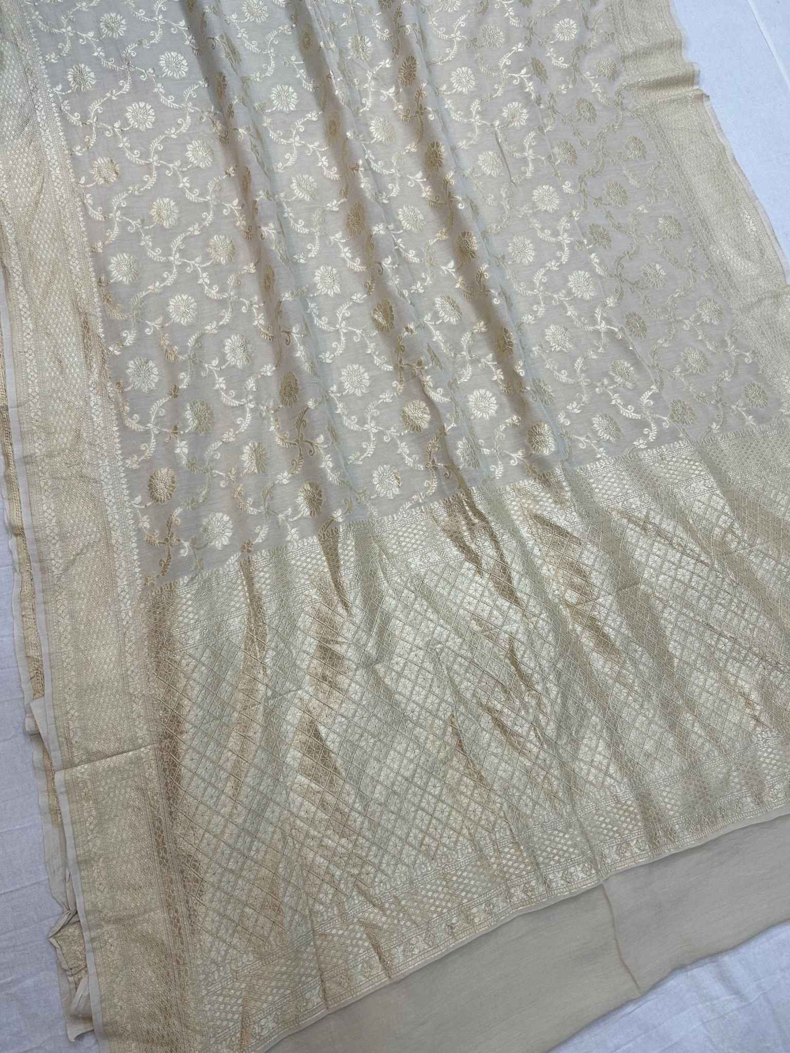 Moonga Georgette Banarasi Saree - Jaal work