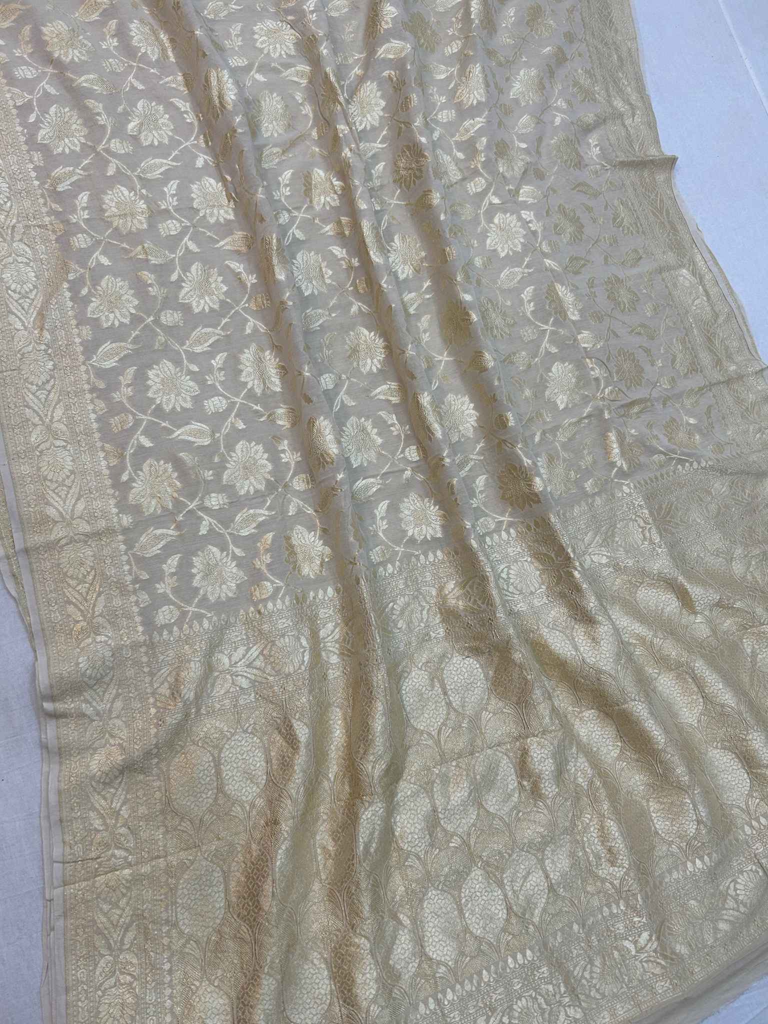 Moonga Georgette Banarasi Saree - Jaal work