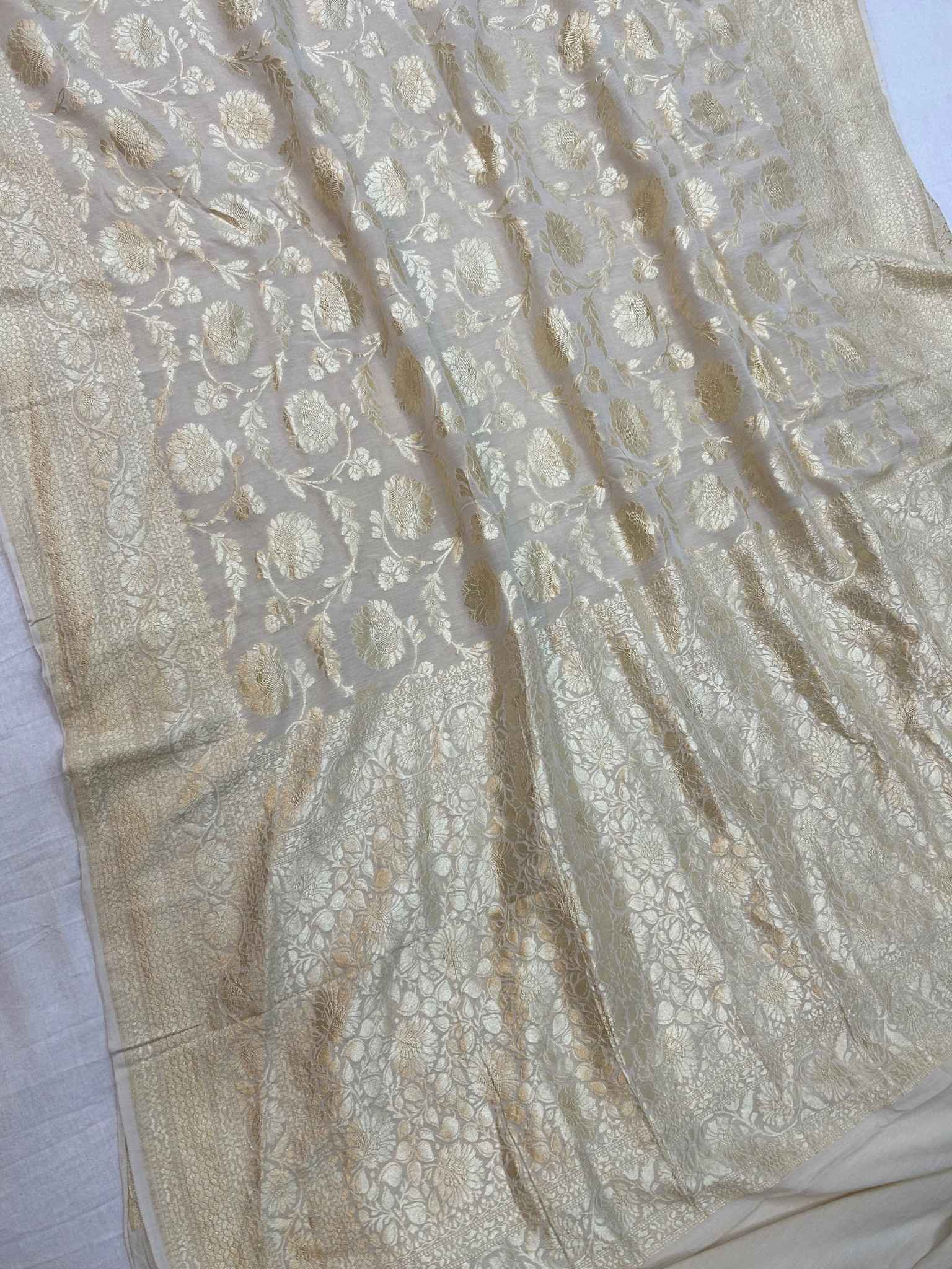 Moonga Georgette Banarasi Saree - Jaal work