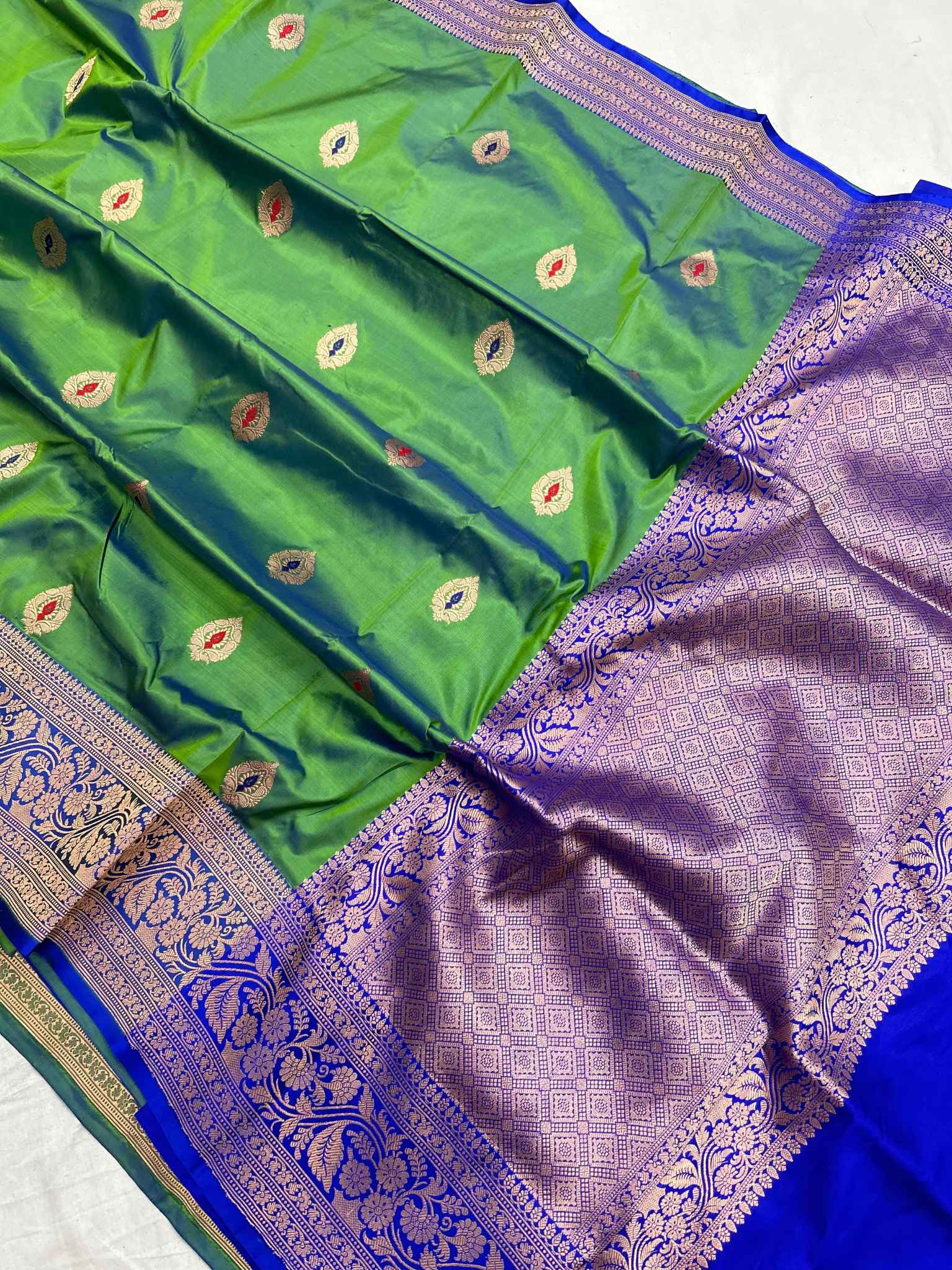 Pure Katan Silk Handloom Banarasi Saree - Buta Meena