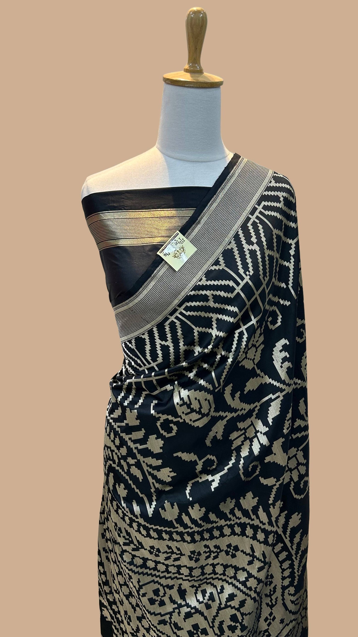 Black Pure Katan Silk Handloom Banarasi Saree - Jangla