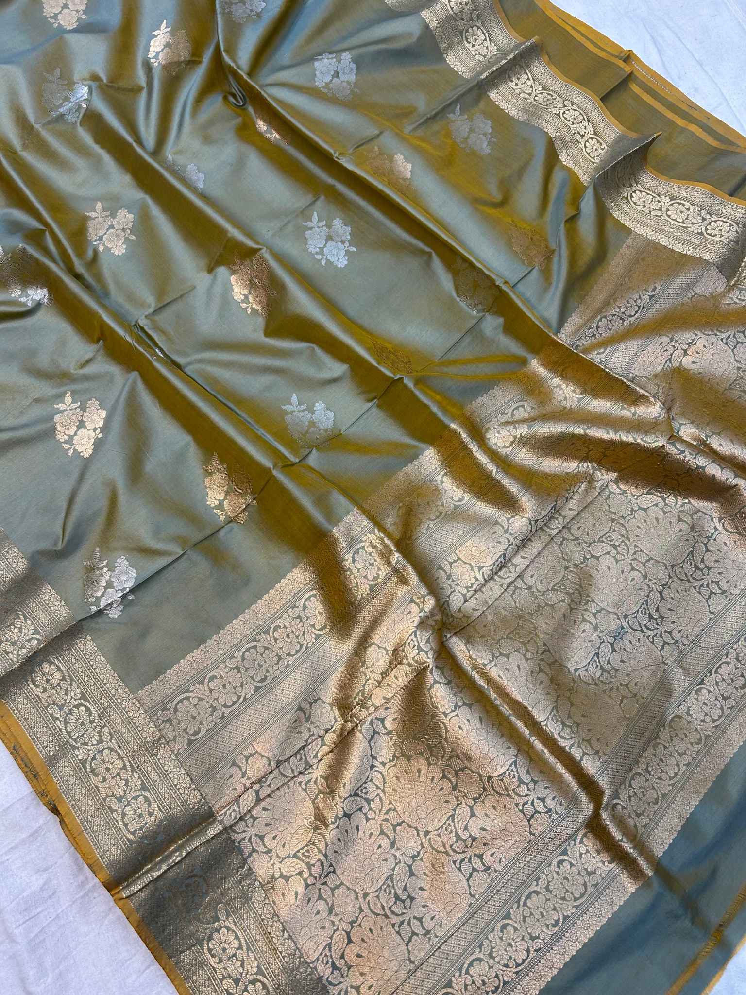 Pure Katan Silk Handloom Banarasi Saree - Sona Rupa