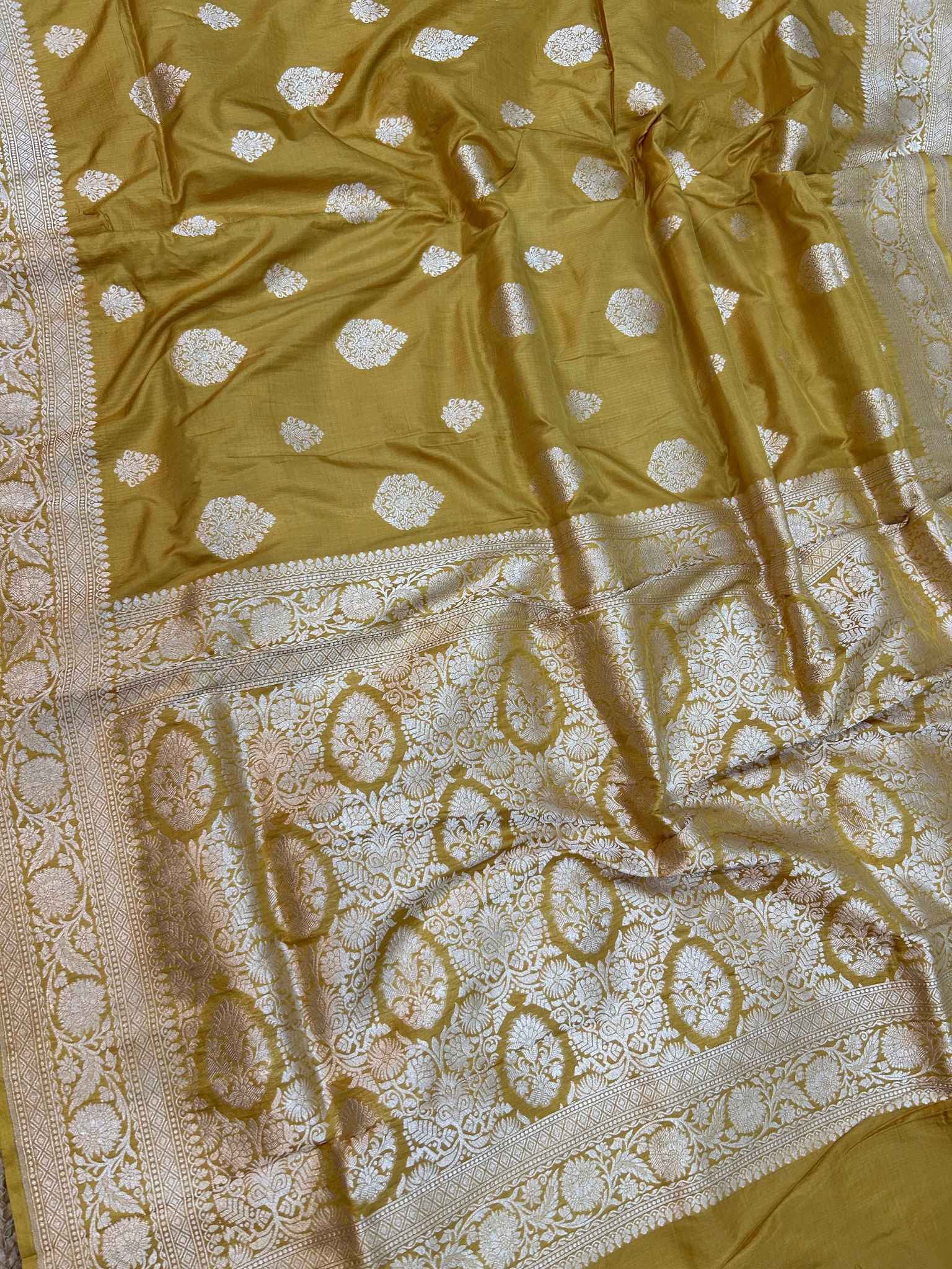 Pure Katan Silk Handloom Banarasi Saree - Jaal work