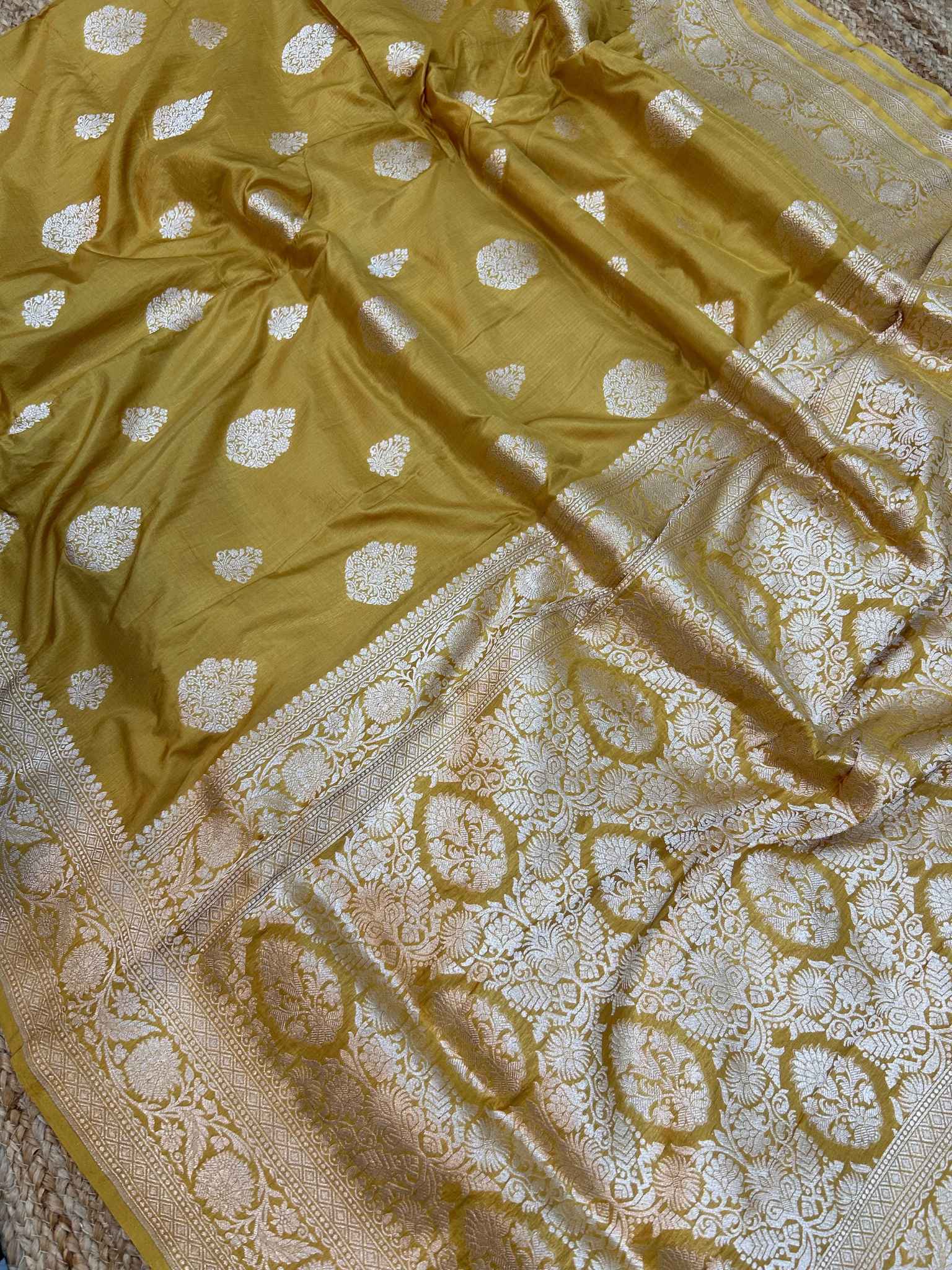 Pure Katan Silk Handloom Banarasi Saree - Jaal work