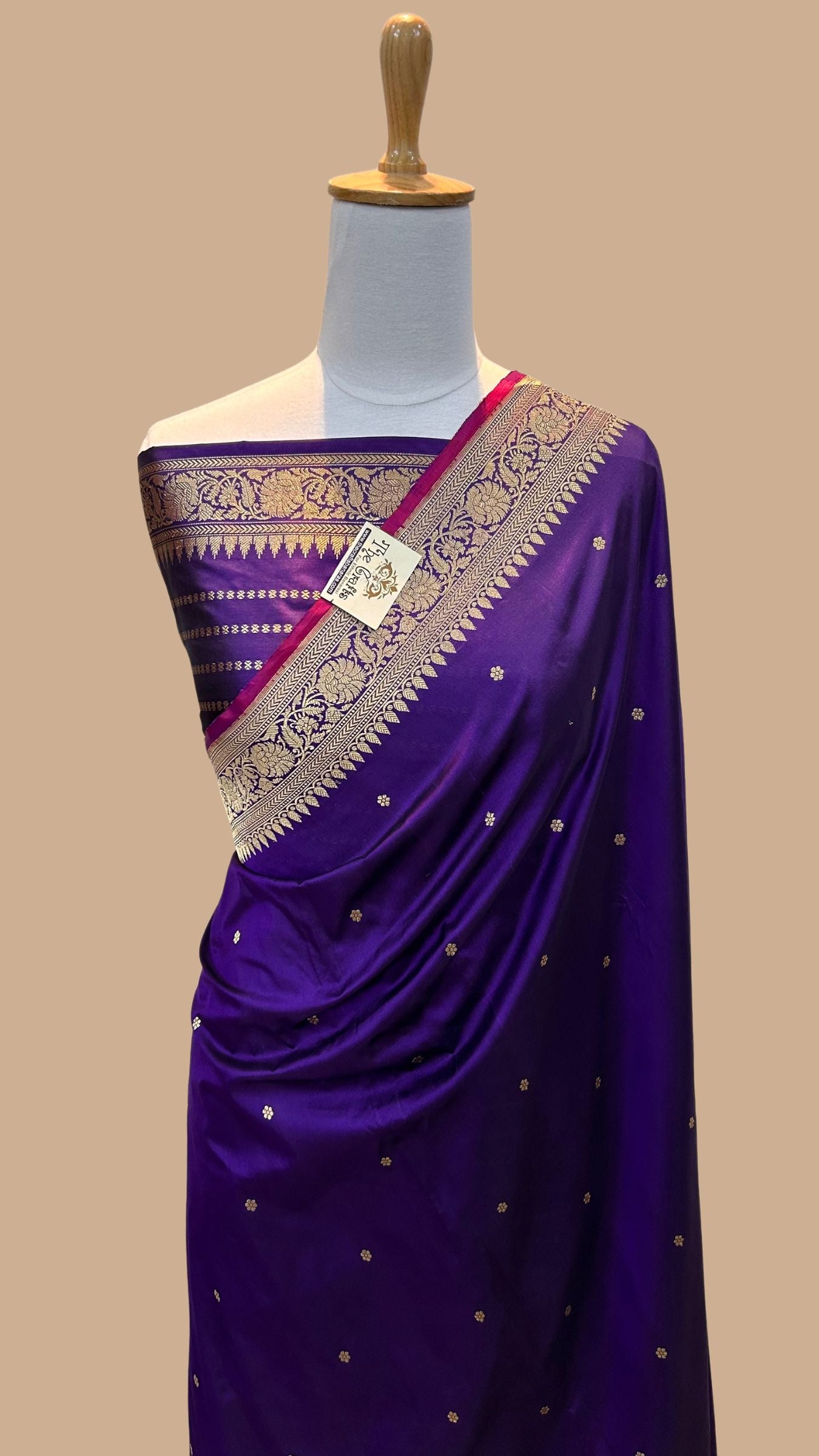 Pure Katan Silk Handloom Banarasi Saree - with kadhua border buti