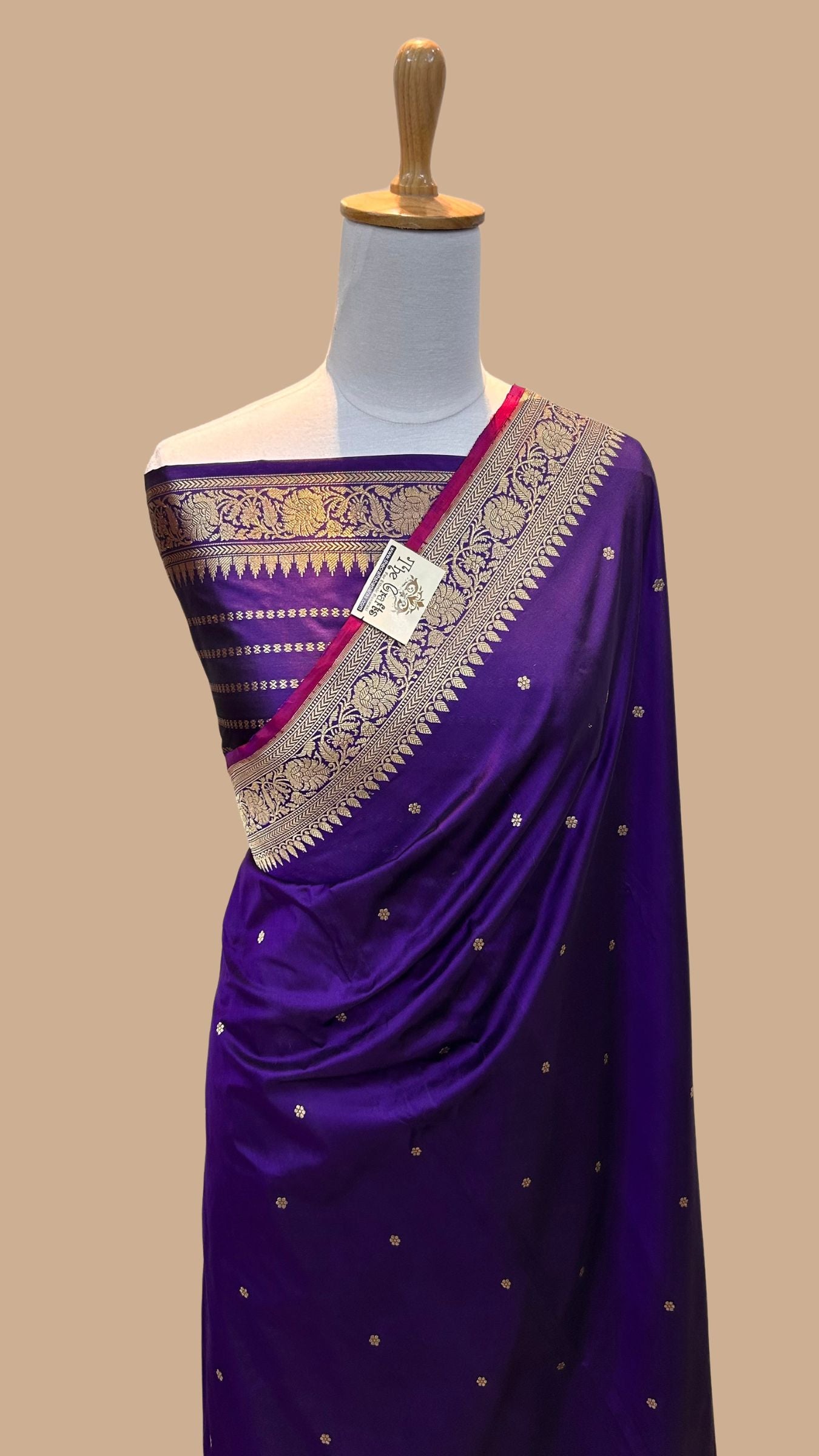 Pure Katan Silk Handloom Banarasi Saree - with kadhua border buti