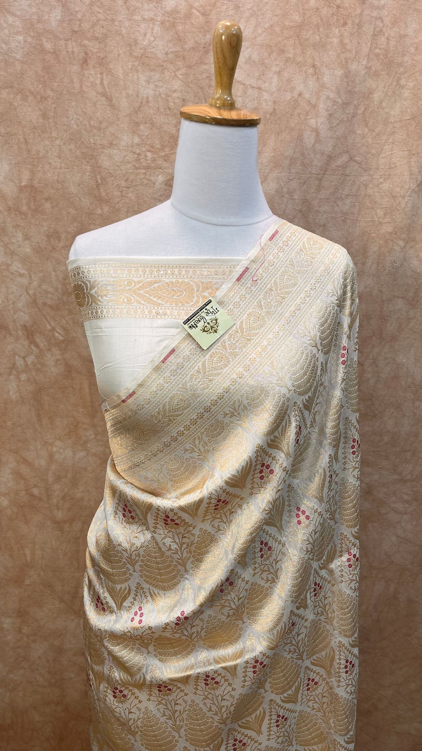 Pure Katan Silk Handloom Banarasi Saree - Tanchui Brocade Meena