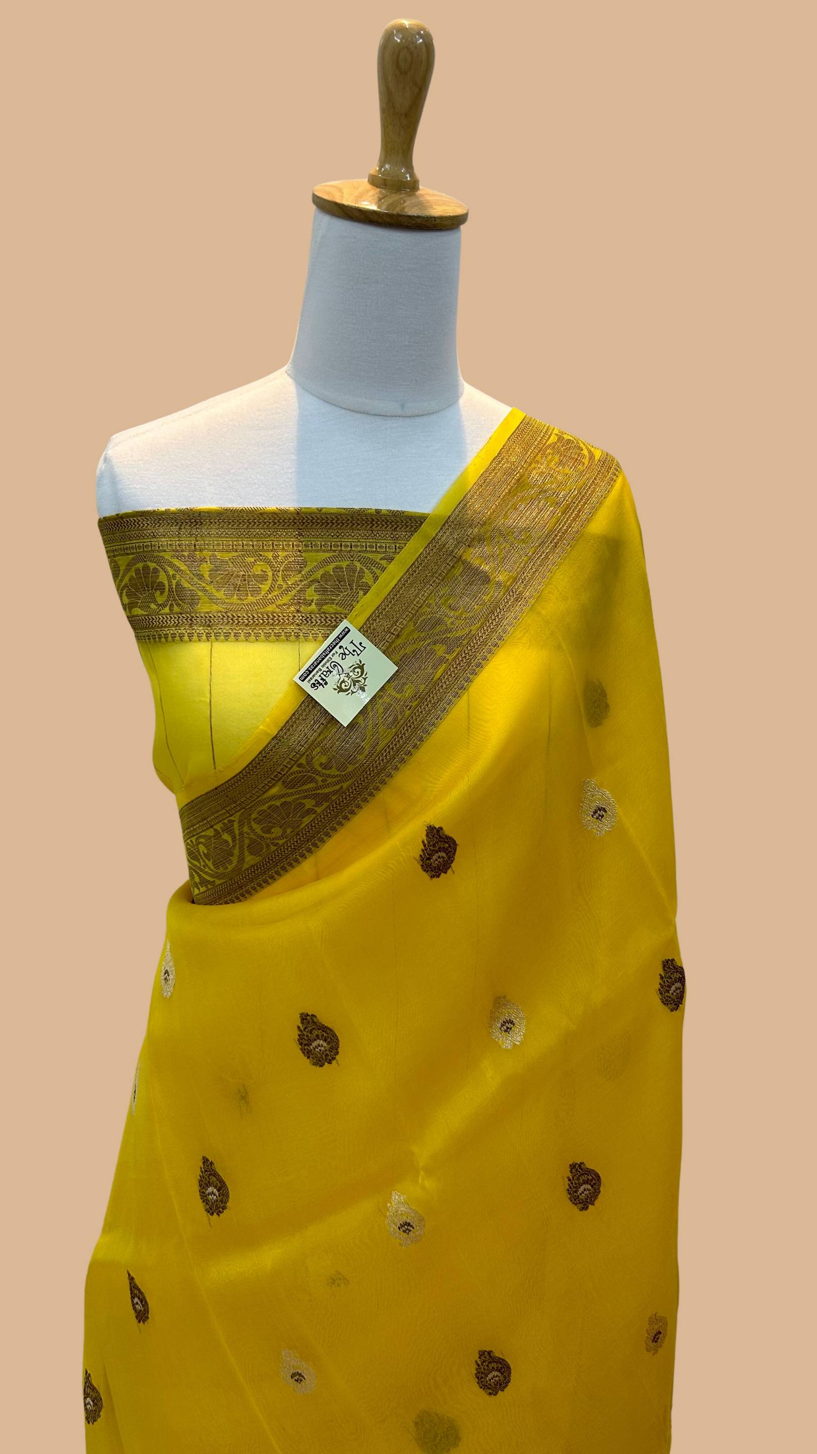 Pure Kora Silk Handloom Banarasi Saree - Alfi Kadhua motifs