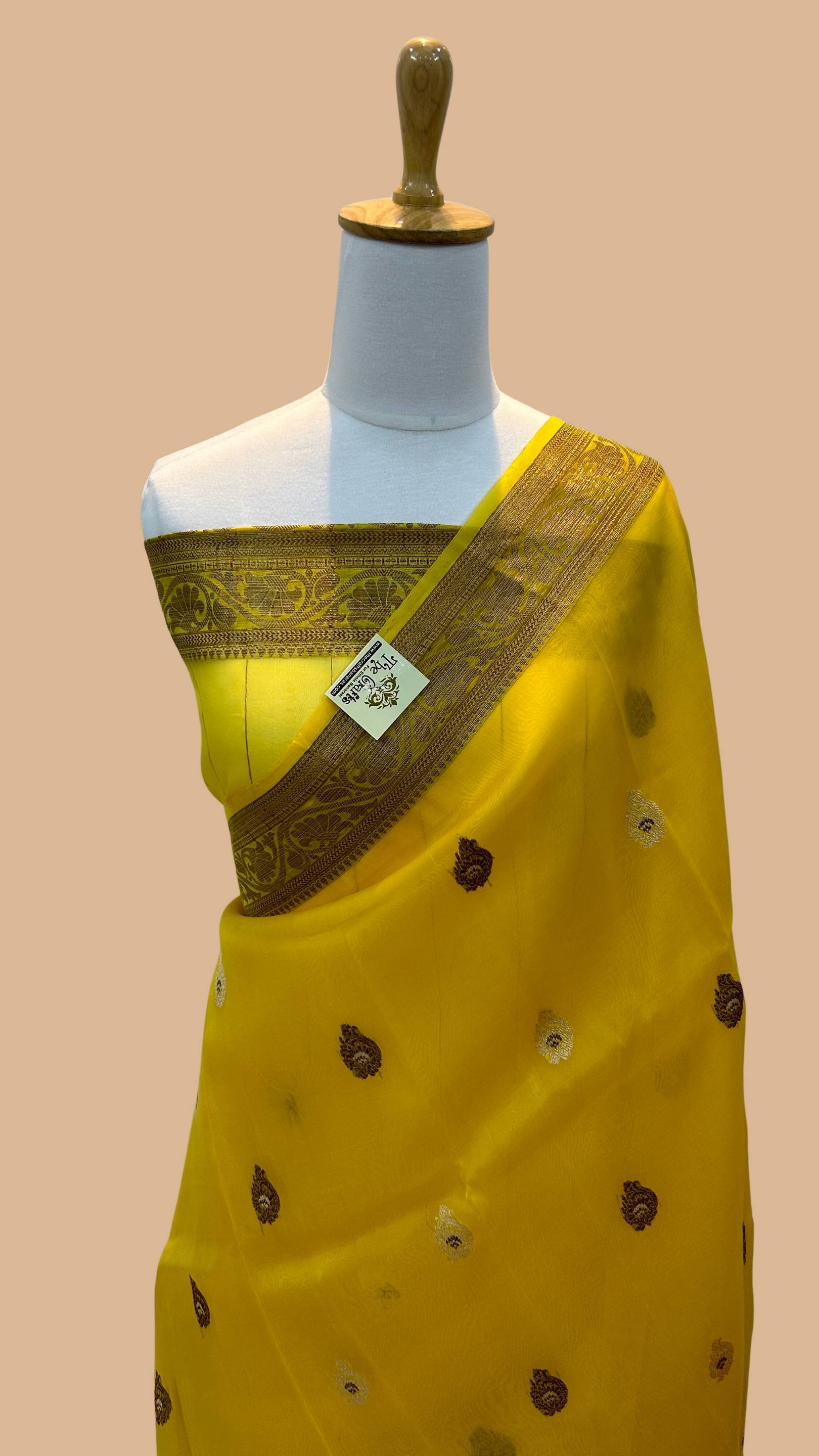 Pure Kora Silk Handloom Banarasi Saree - Alfi Kadhua motifs