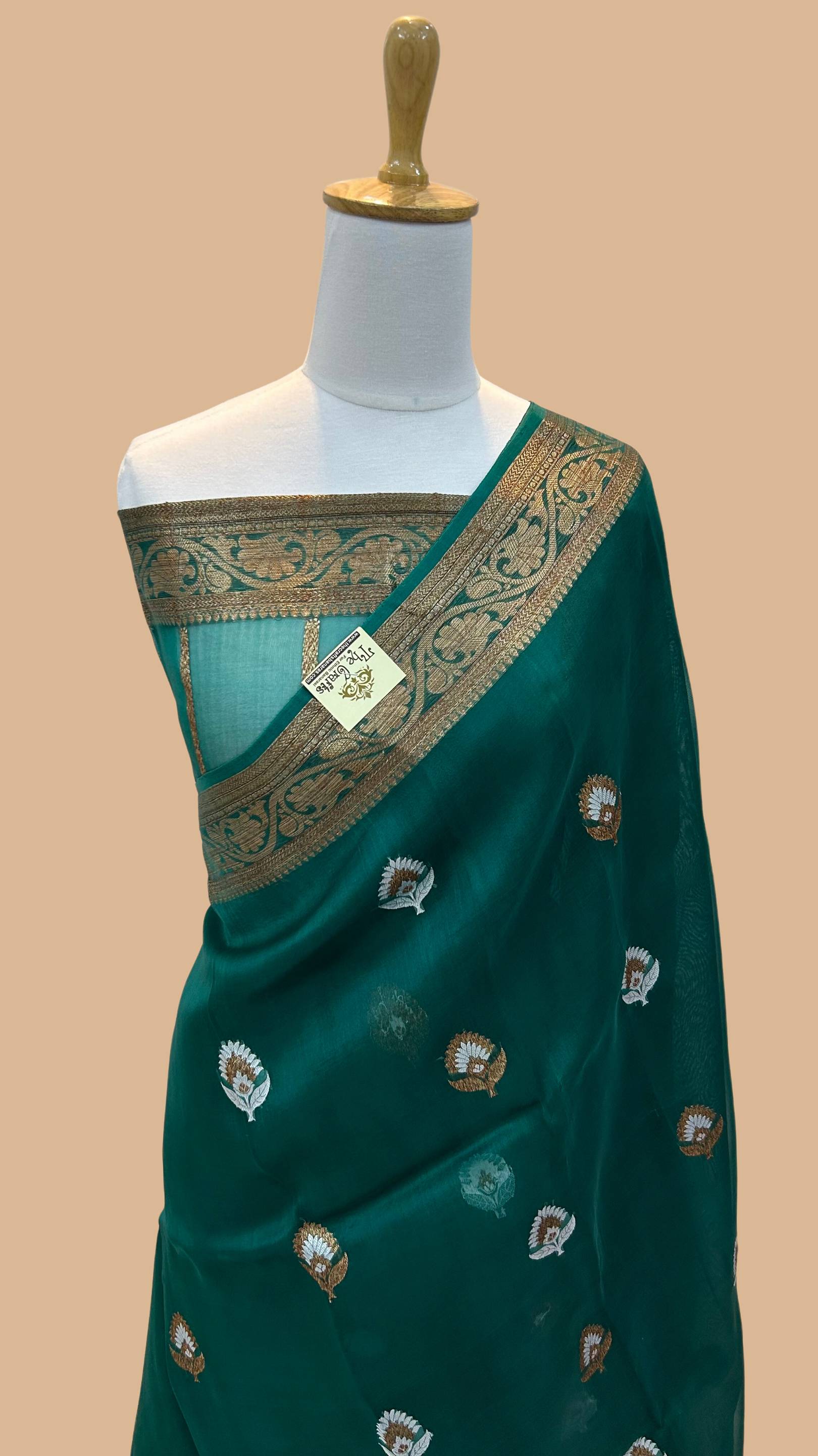 Pure Kora Silk Handloom Banarasi Saree - Alfi Kadhua motifs