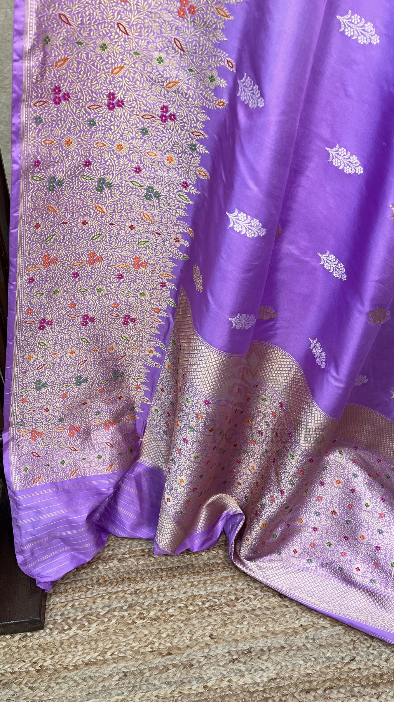 Pure Katan Silk Handloom Banarasi Saree - with kadhua motifs
