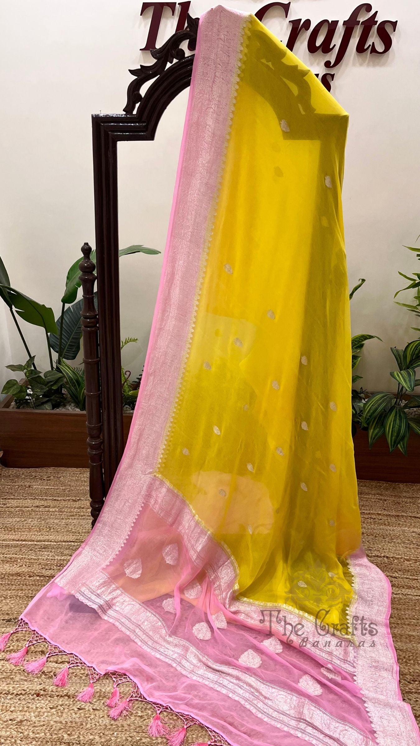 Pure Georgette Banarasi Handloom Saree - Silver Zari