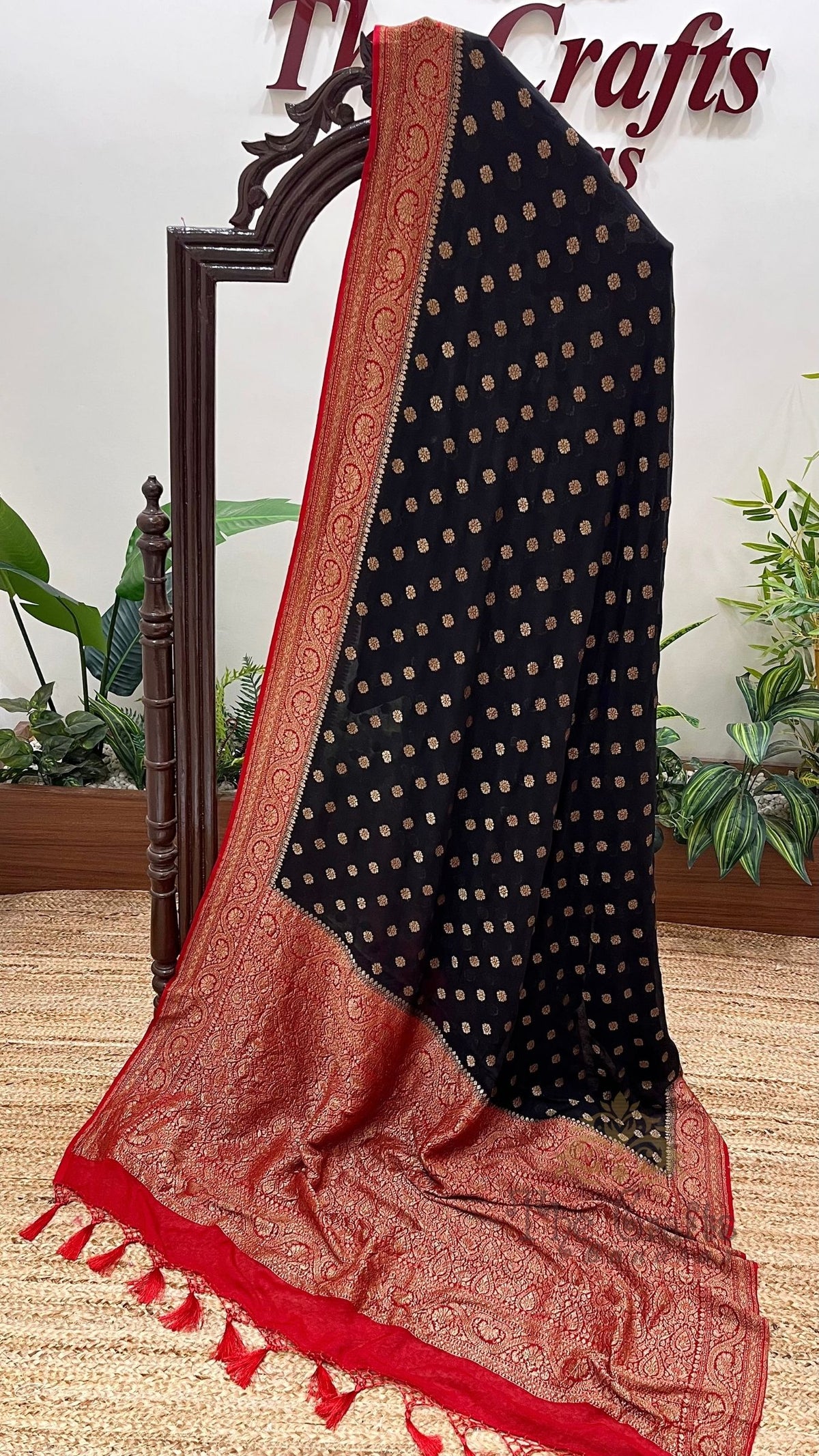 Khaddi Georgette Banarasi Saree - Antique Zari