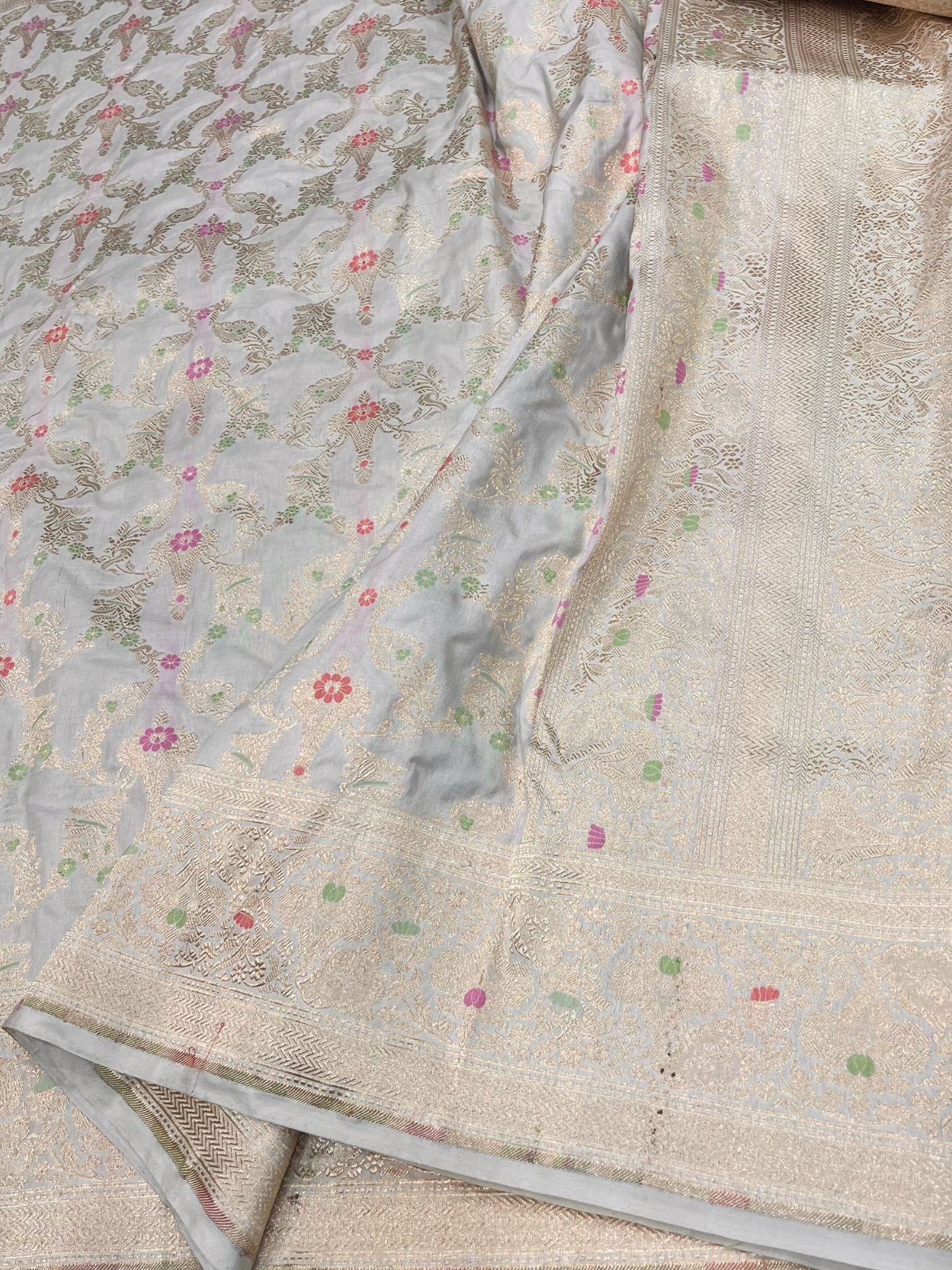 Pure Katan Silk Handloom Banarasi Saree - Jaal Work With Meenakari