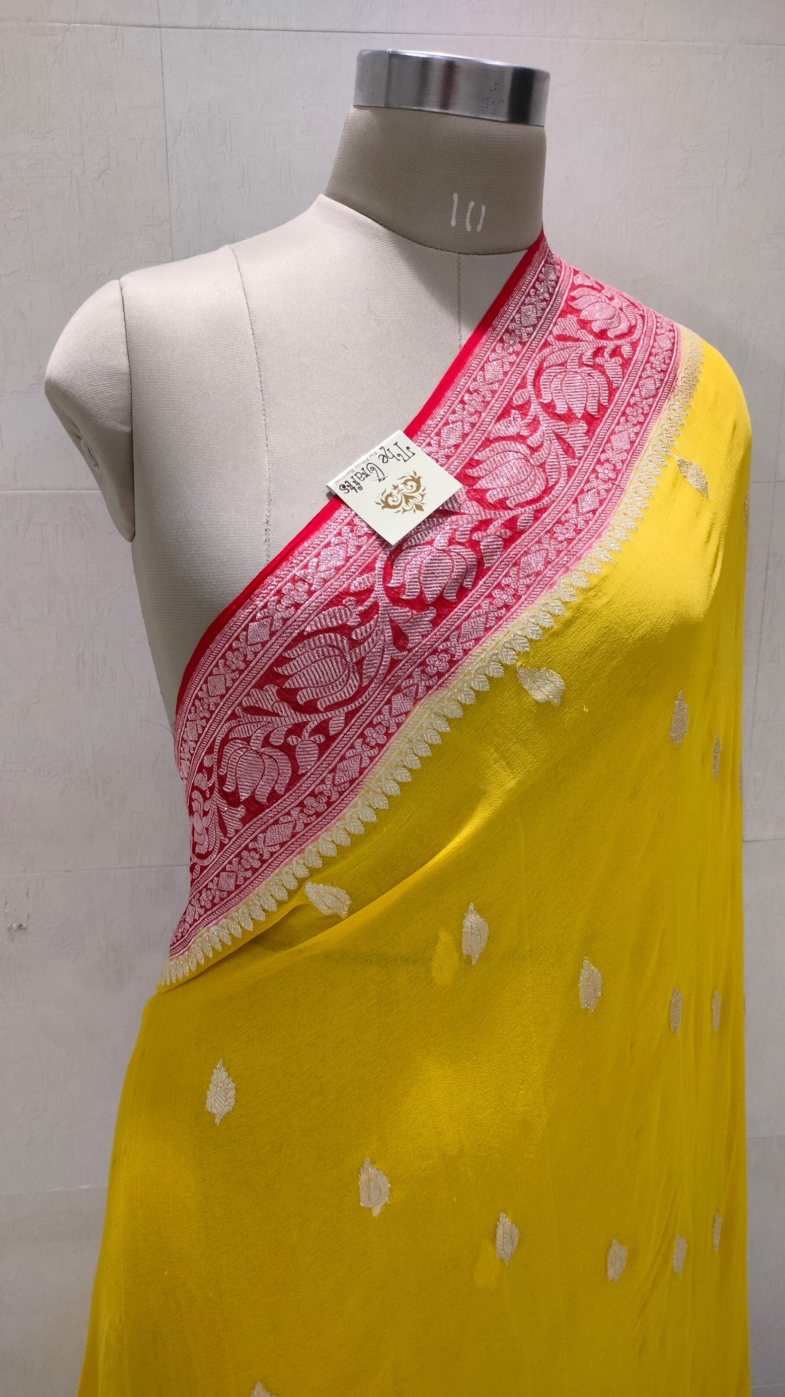 Pure Georgette Banarasi Handloom Saree - Silver Zari