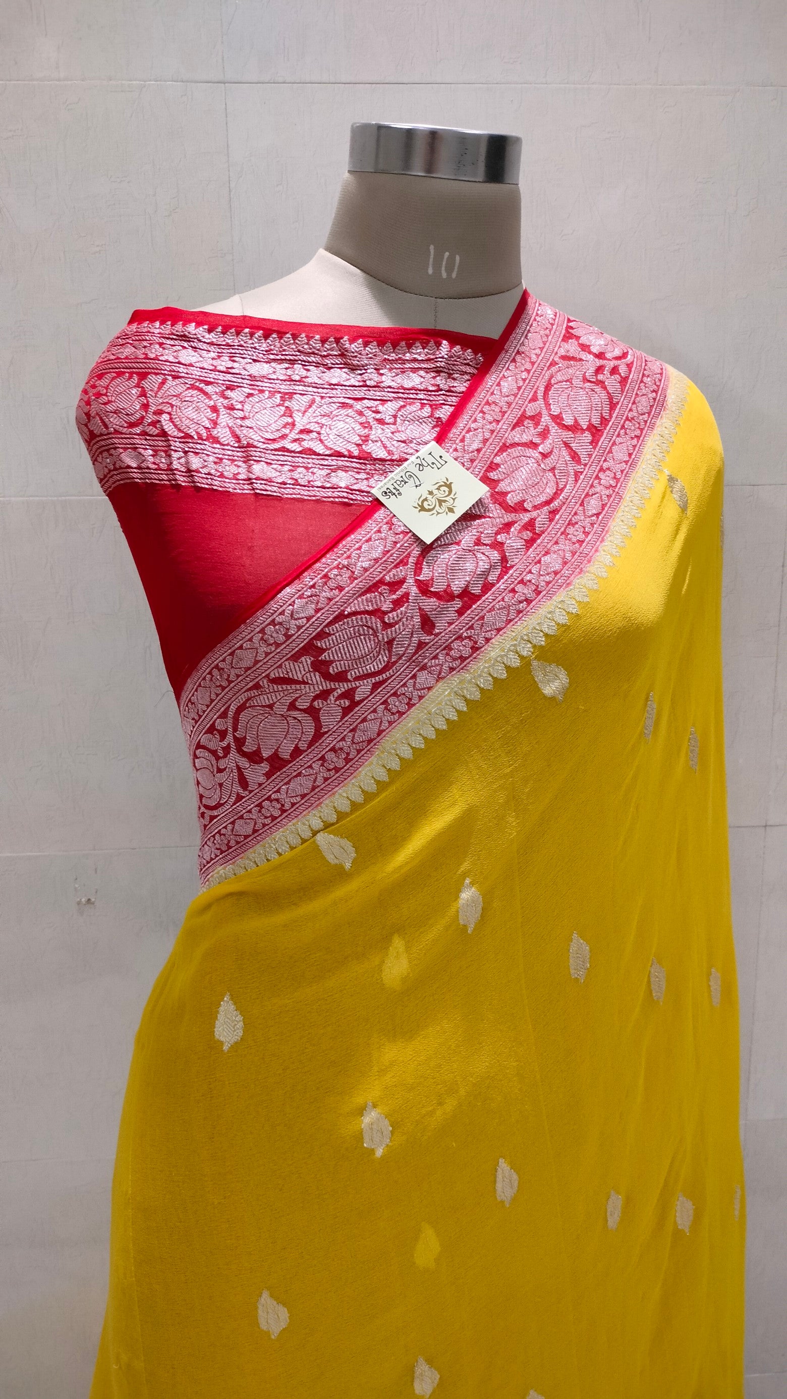 Pure Georgette Banarasi Handloom Saree - Silver Zari