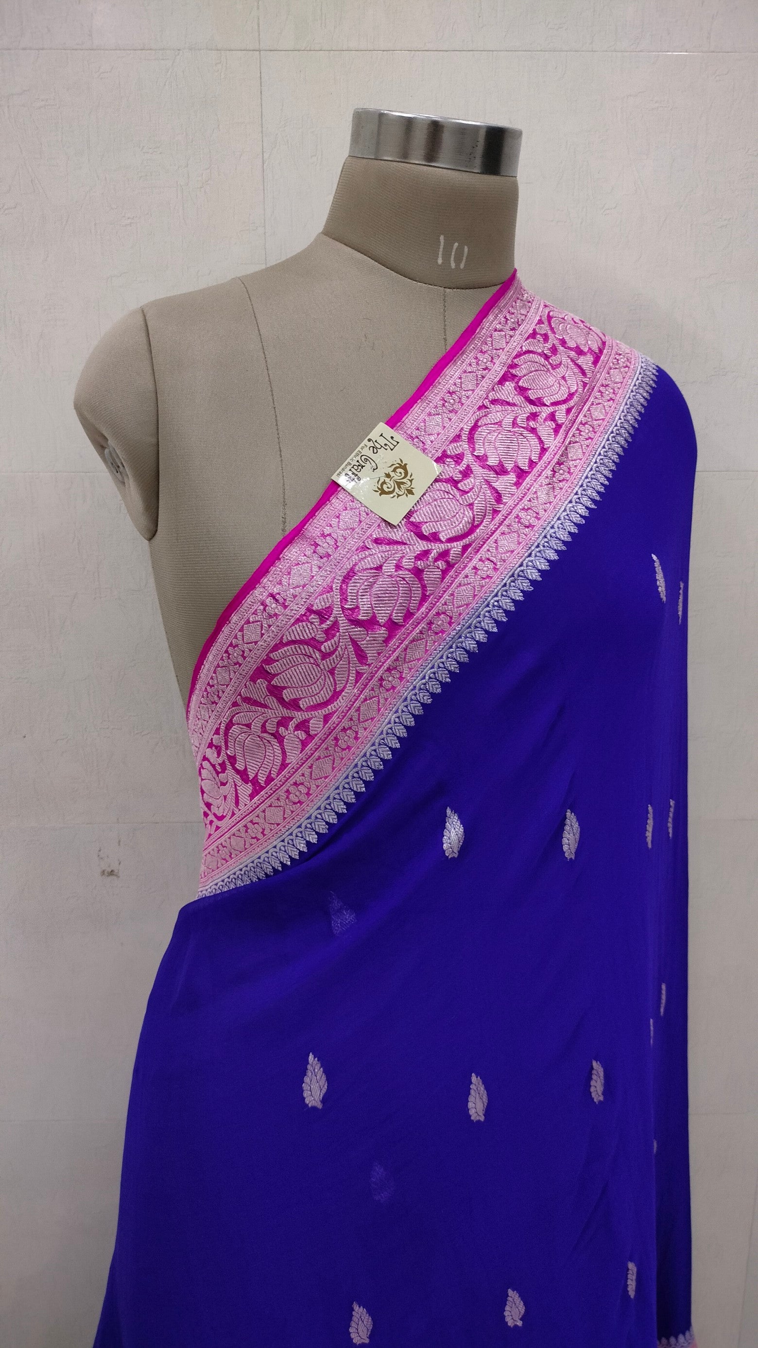 Pure Georgette Banarasi Handloom Saree - Silver Zari