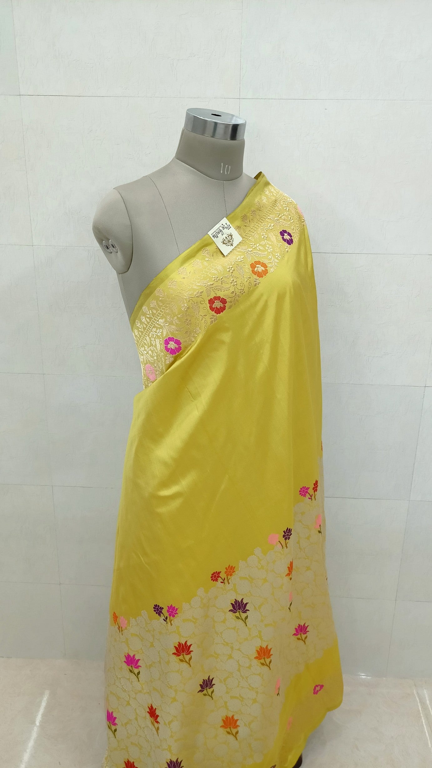 Pure Katan Silk Handloom Banarasi Saree - Meenakari with kadhua border