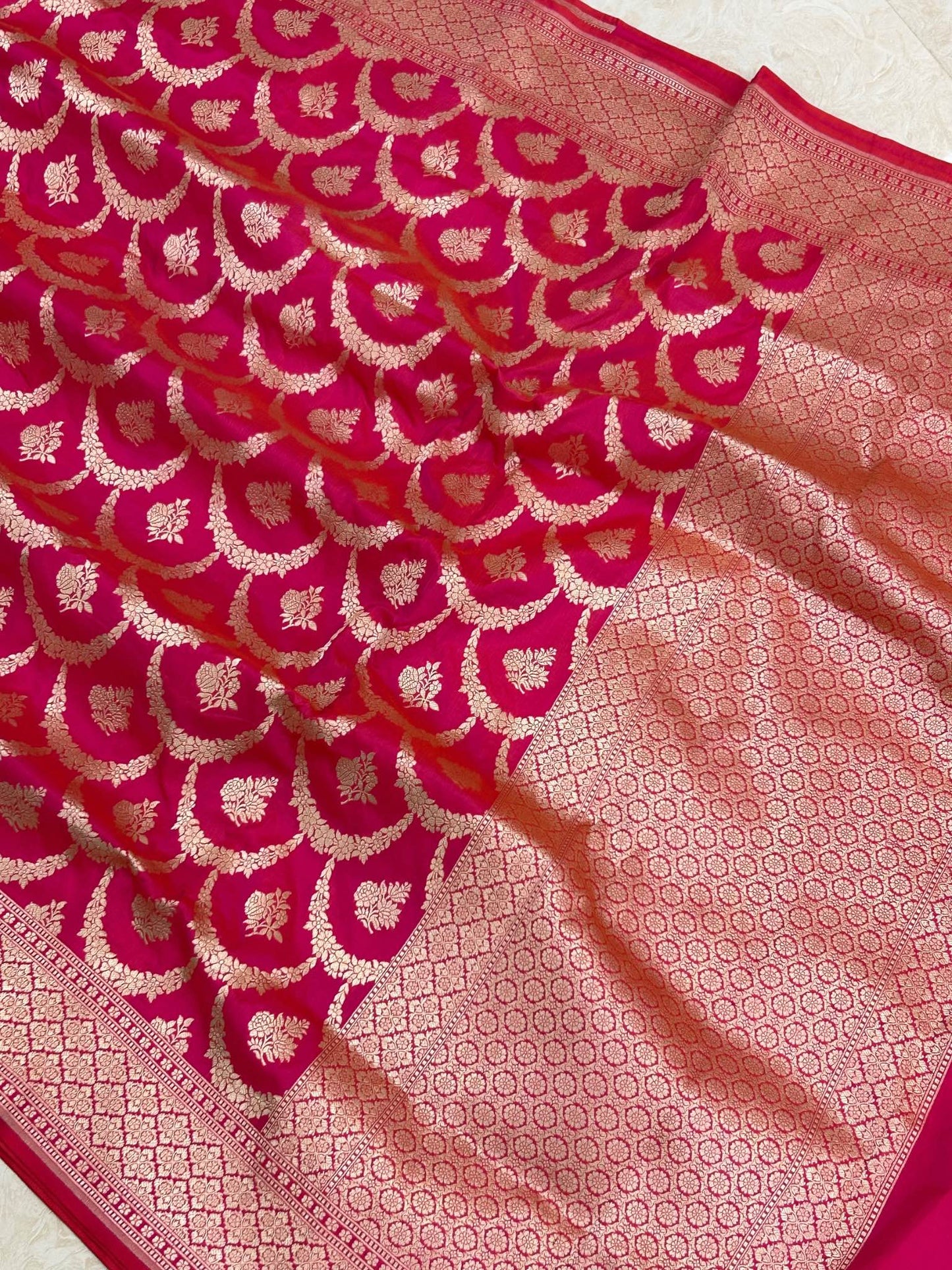 Hot pink Pure Katan Silk Handloom Banarasi Saree - Jaal Work