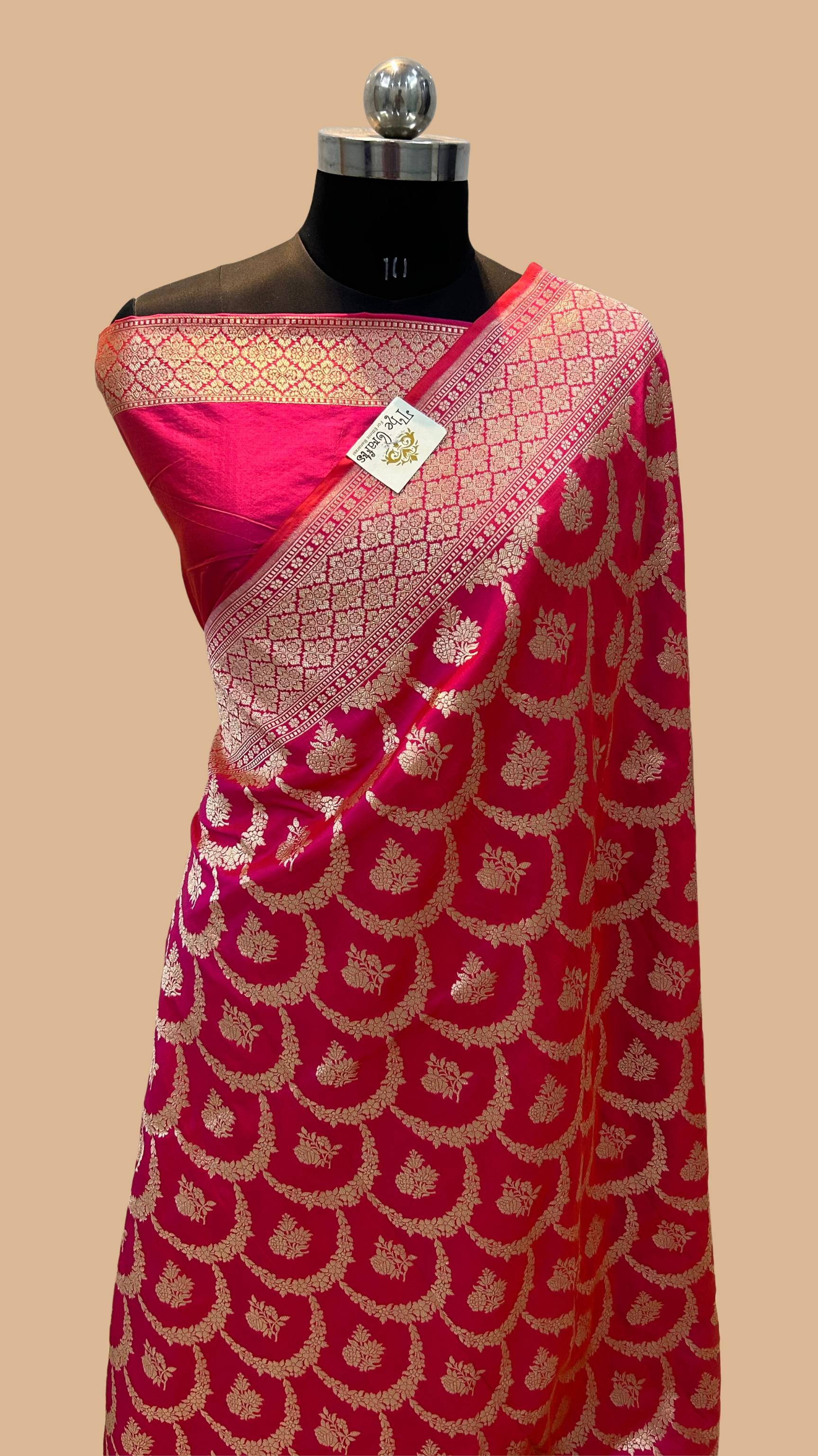 Hot pink Pure Katan Silk Handloom Banarasi Saree - Jaal Work